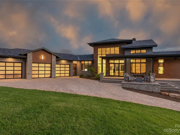 34 Walnut Valley Pkwy, Arden, NC 28704