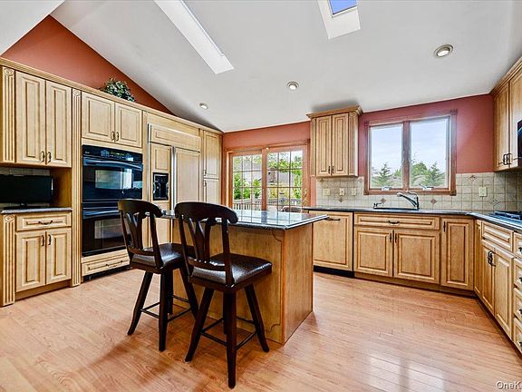 3rd image of 2119 Oliver Way