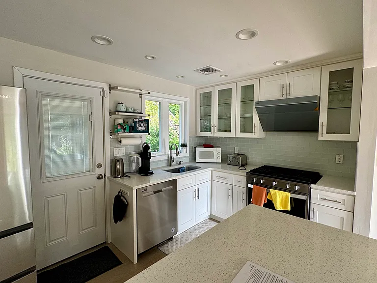 52 Oak Ridge St — Photo 8