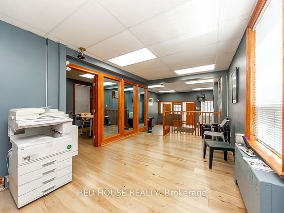 3rd image of 658 Vaughan Rd