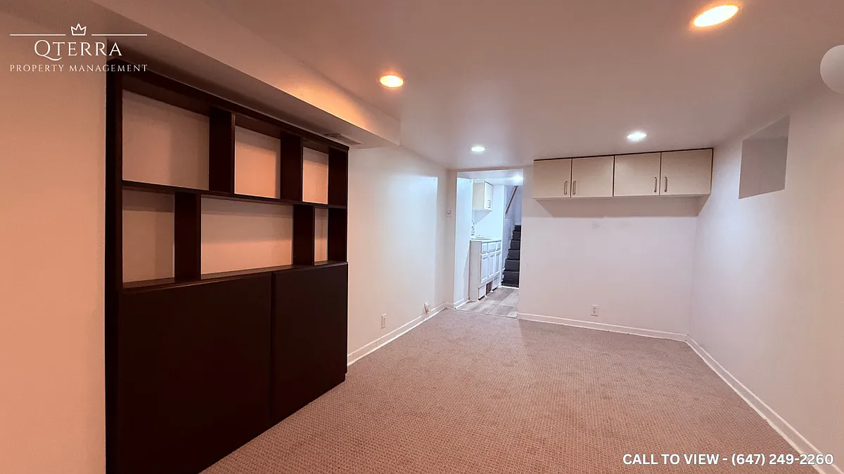 Building Photo - 498 Quebec Ave #2