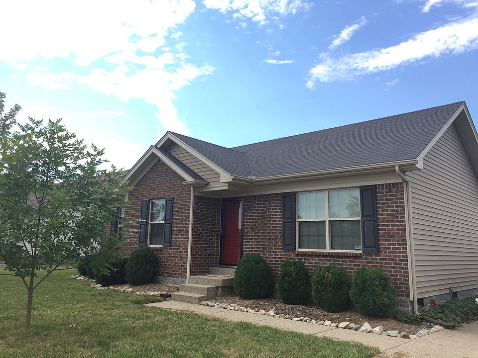 Driveway view of house.