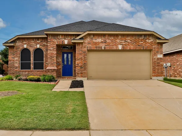 2301 Grand Rapids Dr, Fort Worth, TX 76177