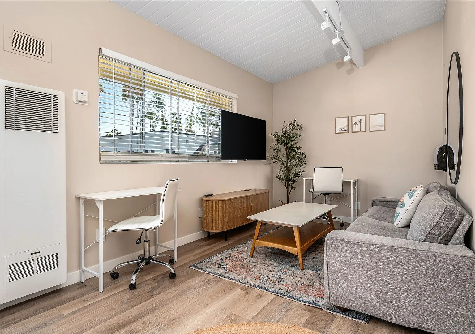 319 W Montecito St — Photo 3