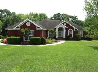 106 Stonegate Rd, Headland, AL 36345