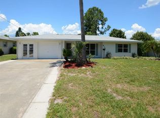 416 1st St, Tavares, FL 32778