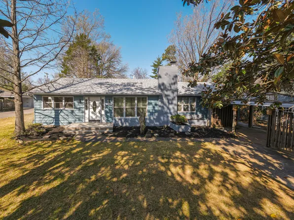 1004 S Taylor Dr, Carbondale, IL 62901