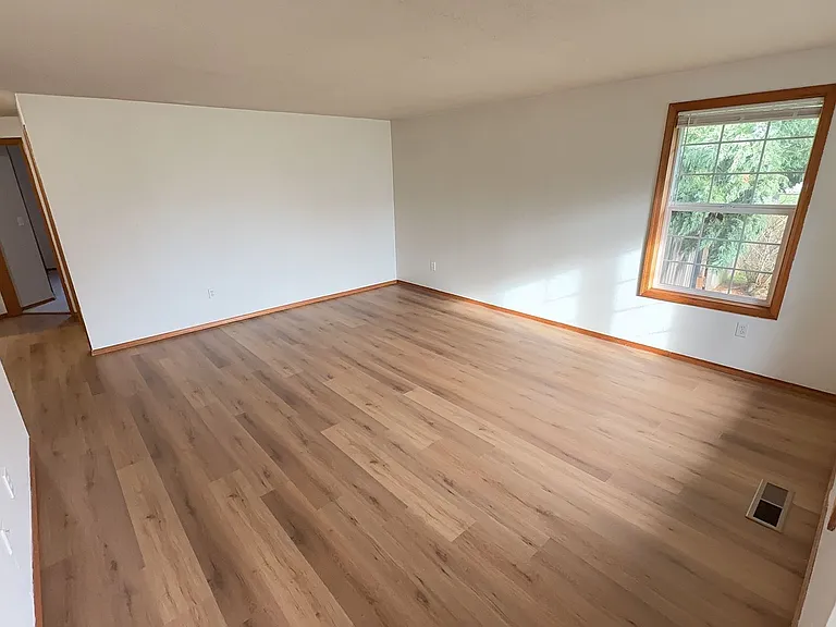 4449 Samantha Ct NE — Photo 3