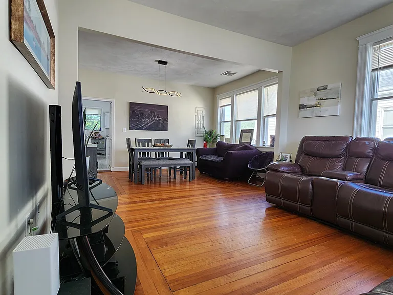 7 Lambert St — Photo 3