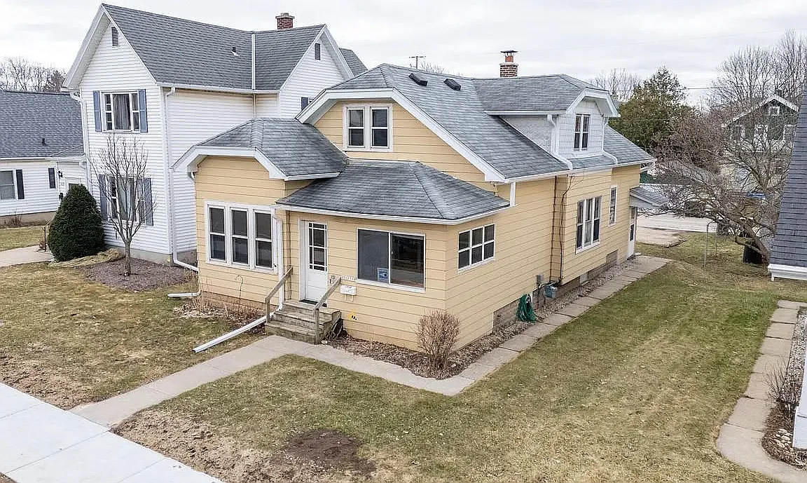 2 bed, $1,300 — Photo 1