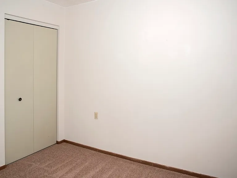 Laurel Place Apartments — Photo 27