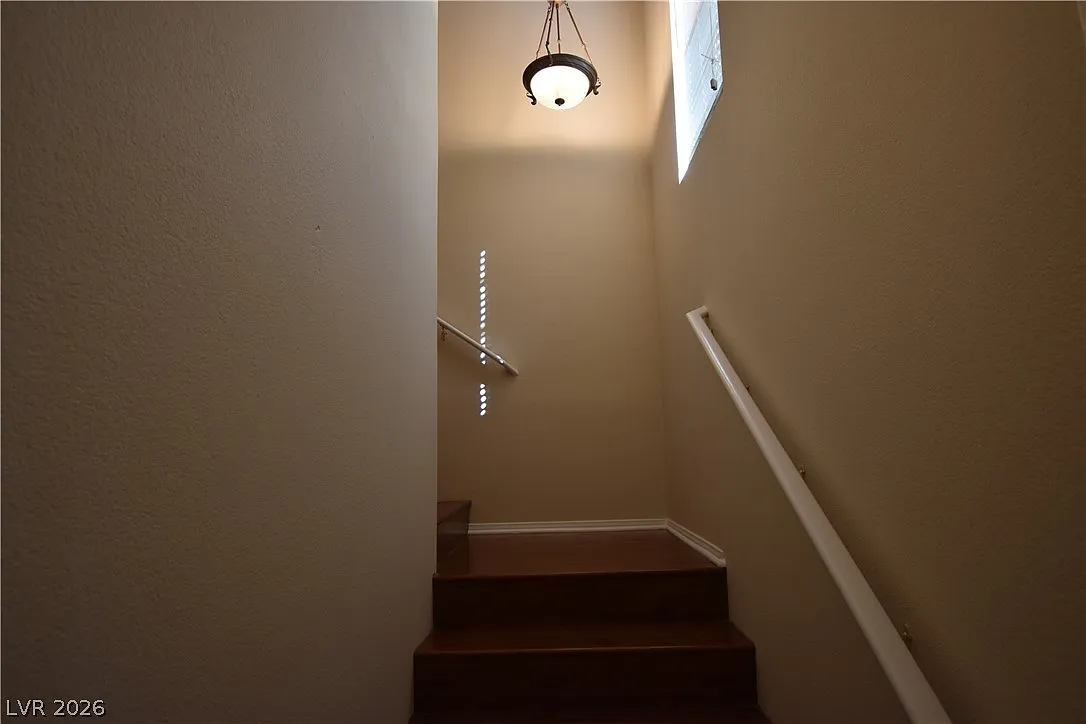 1 bed, 1.0 bath, 889 sqft, $1,400 — Photo 3
