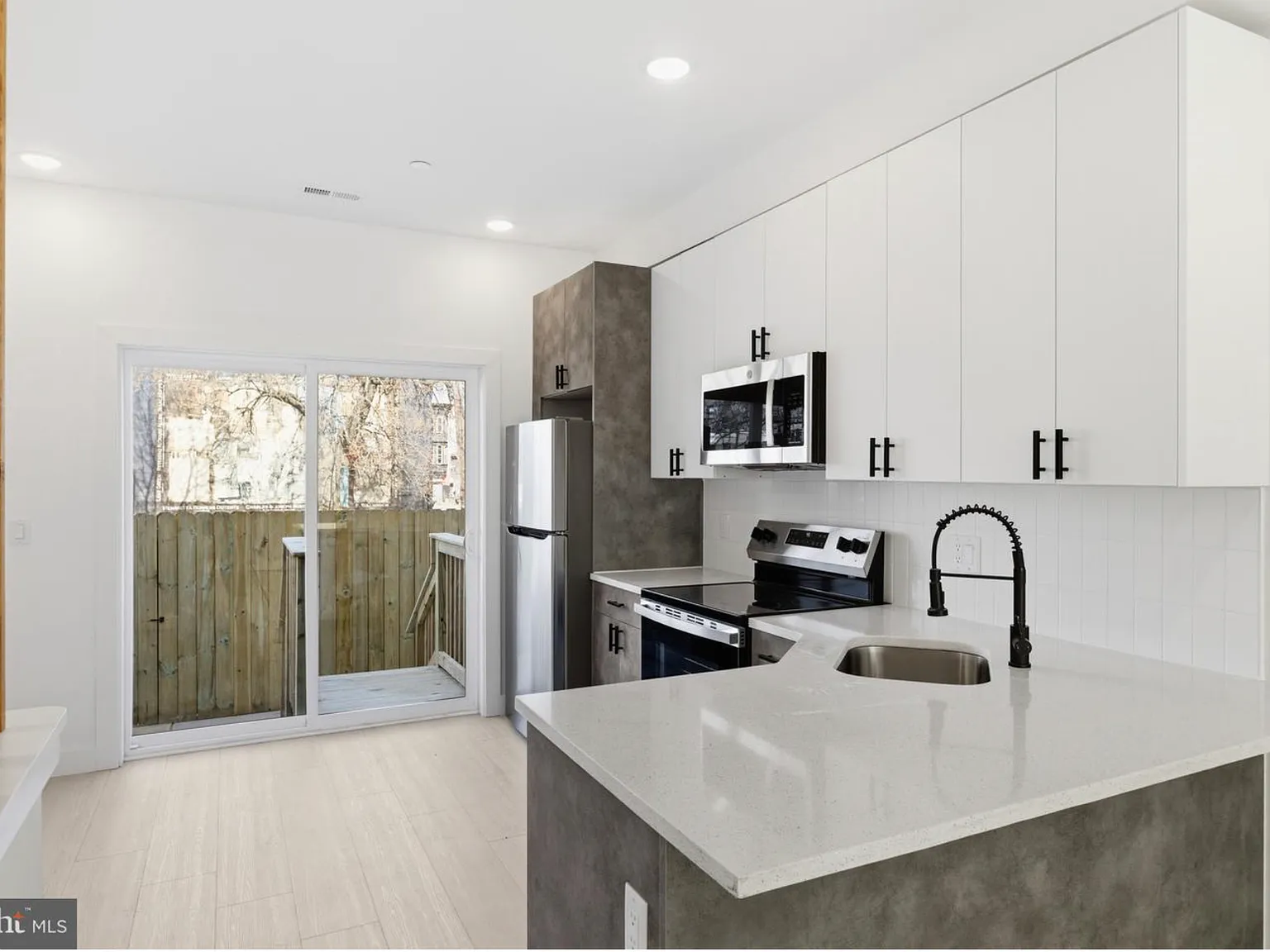 1032 W Orleans St — Photo 2
