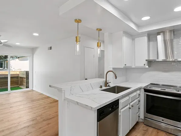 8795 Gilman Dr Unit C, La Jolla, CA 92037