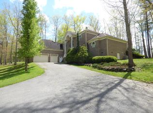 617 Club Cir, Daniels, WV 25832