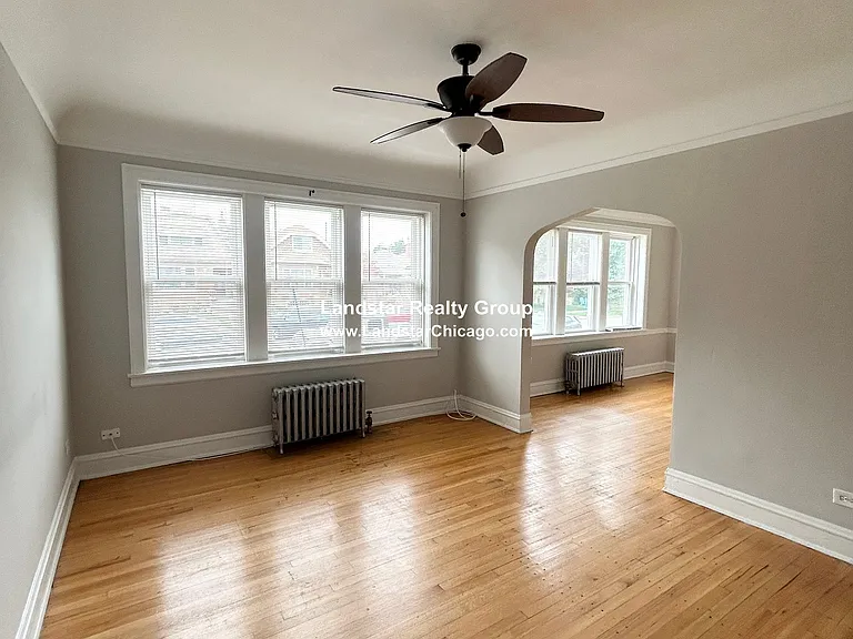 2905 N Kilbourn Ave #1 — Photo 2