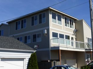 914 SW Bay View Ln, Newport, OR 97365