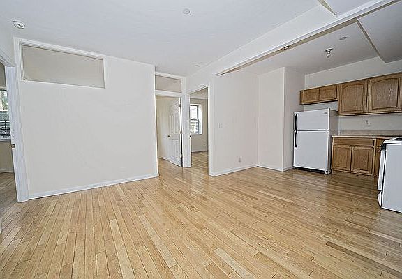 2nd image of 1087 Dekalb Ave APT 1R