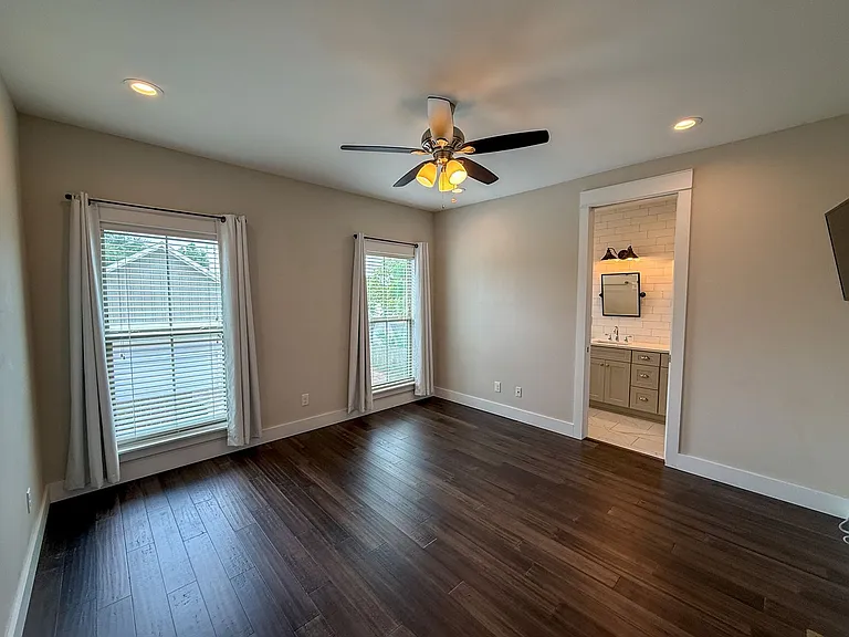 517 W Wright St — Photo 12