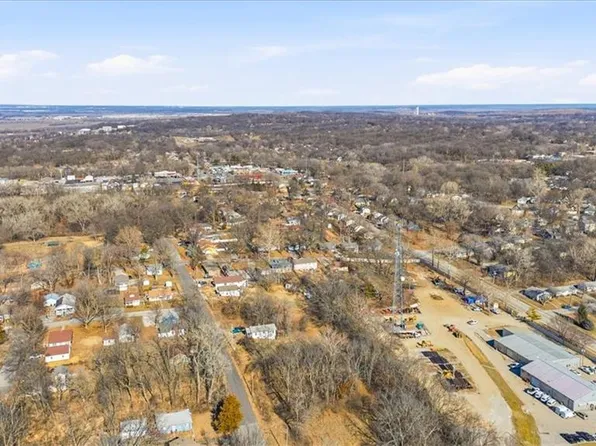 1015 S Scott Ave, Independence, MO 64054