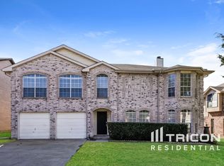909 Clover Hill Ln, Cedar Hill, TX 75104