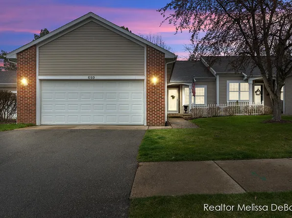 699 Strawberry Valley Ave NW, Comstock Park, MI 49321