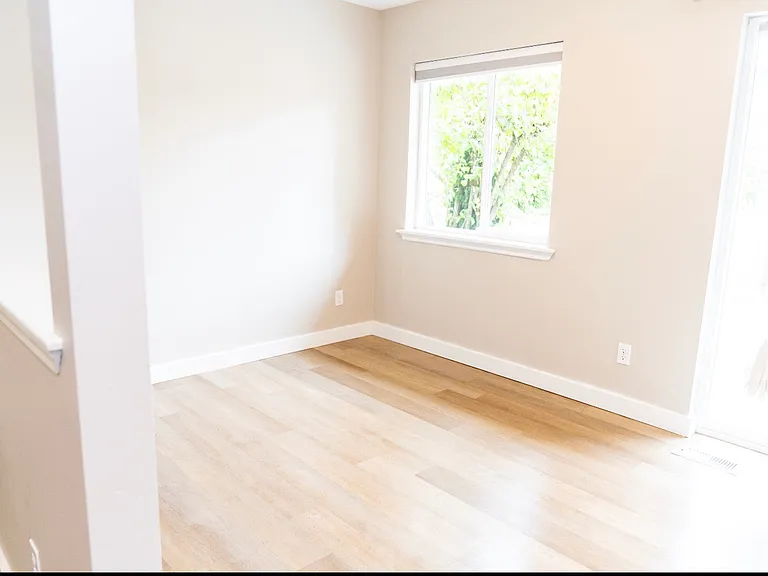 1118 Karen Ave — Photo 6