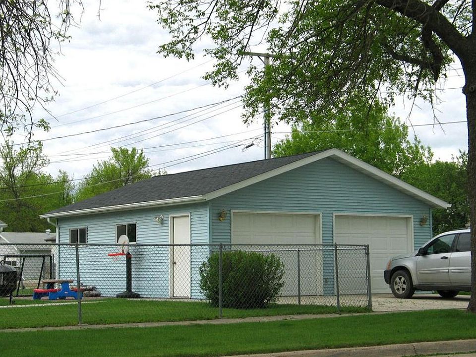 2nd image of 821 3rd Ave NE