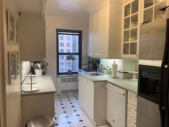 4th image of 19 E 80th St APT 10B