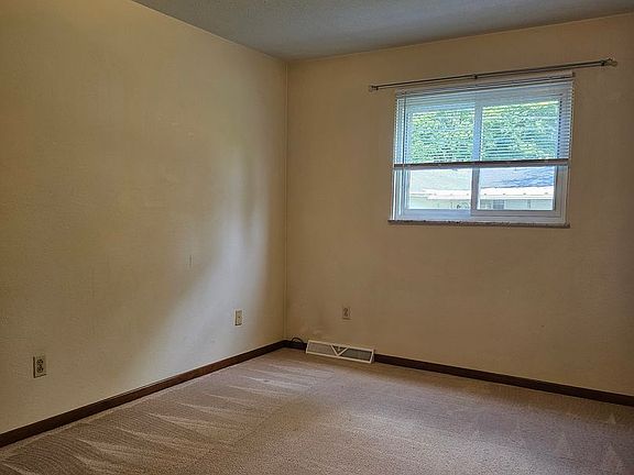 5th image of 1013 Boone Ct