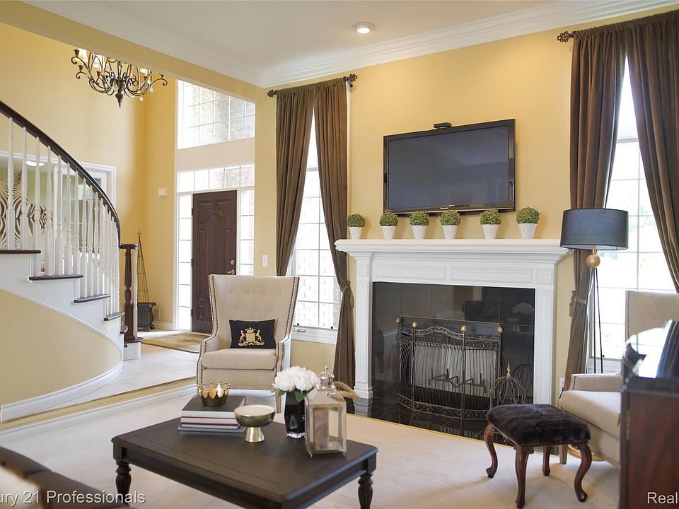 916 Majestic, photo 2
