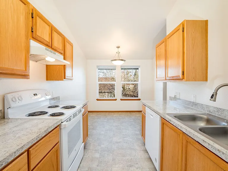 Big Meadow Apartments — Photo 30