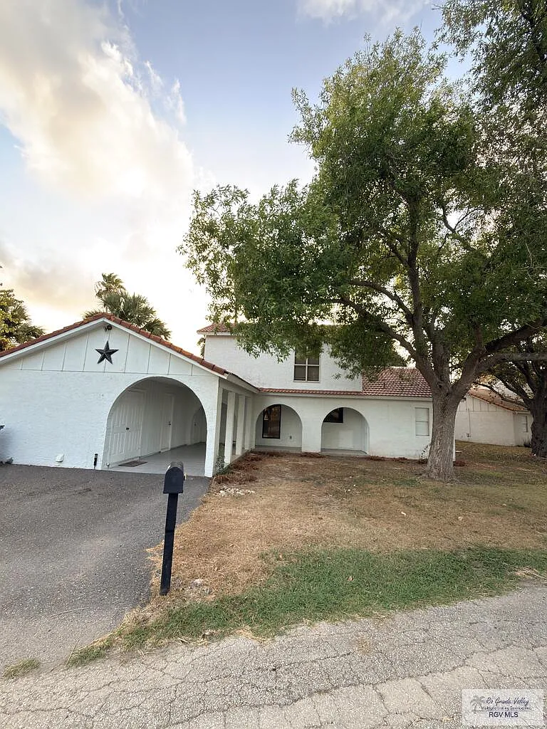 4 bed, 4.0 bath, 2271 sqft, $2,550 — Photo 1