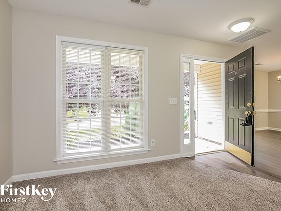 3rd image of 2421 Glen Laurel Dr
