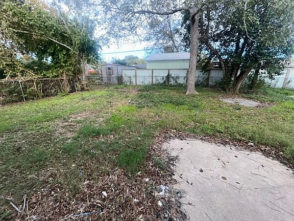 5th image of 2302 E Mistletoe Ave