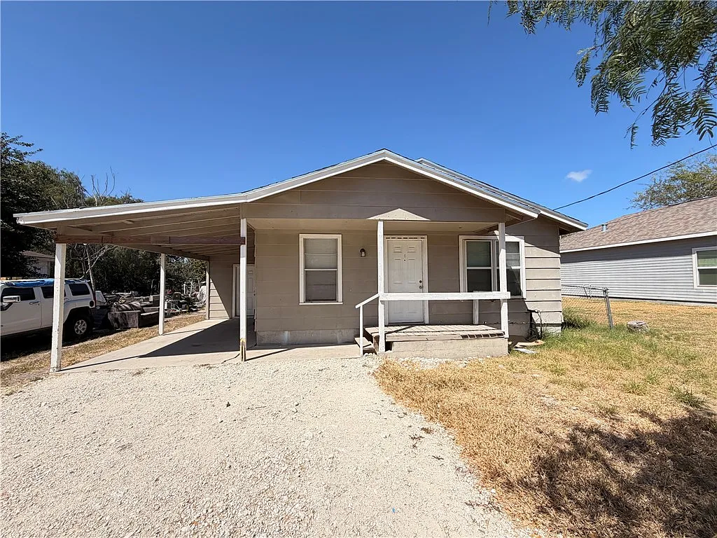 3 bed, 2.0 bath, 1108 sqft, $1,545 — Photo 2