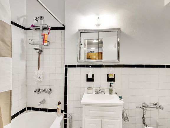 4th image of 165 Christopher St APT 4G