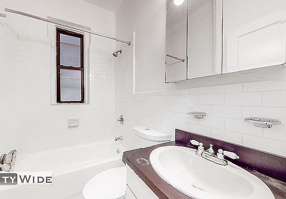 3rd image of 167 E 87th St Front 2B