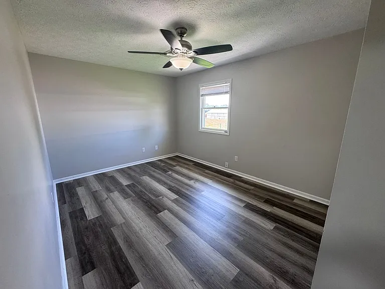 105 Grogan Cir — Photo 28
