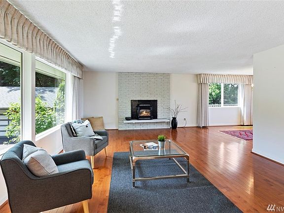 3rd image of 371 Grandview Ave