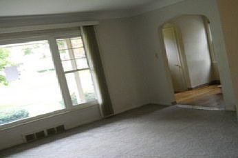 4th image of 574 Argyle Blvd