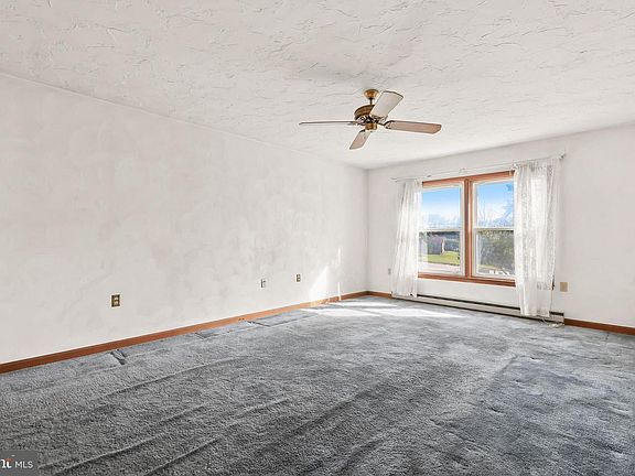 4th image of 30 Sugarboot Ln