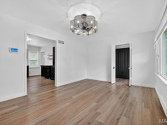 5th image of 8898 Darnell Pl