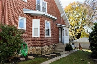3rd image of 222 Northampton St