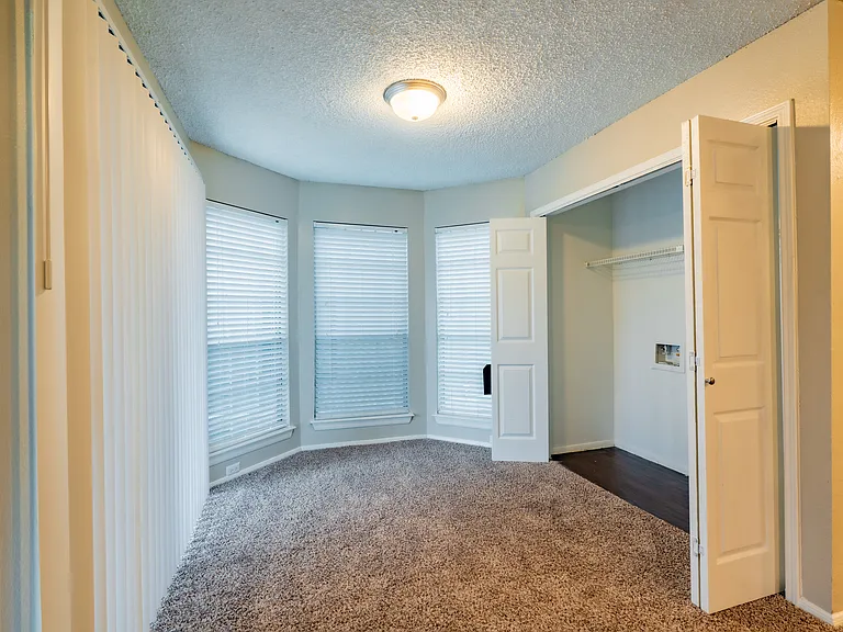Oak Bend Apartments — Photo 21