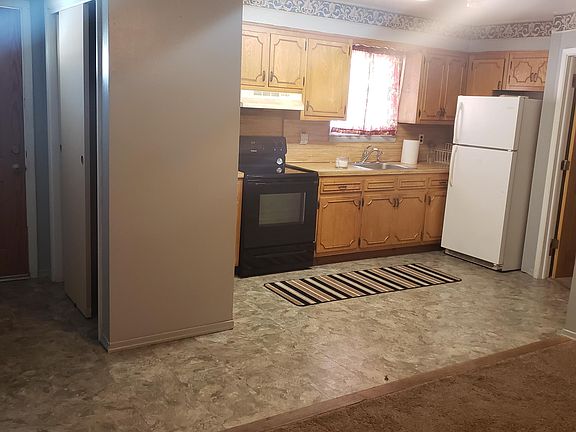 3rd image of 107 E Oakdale St