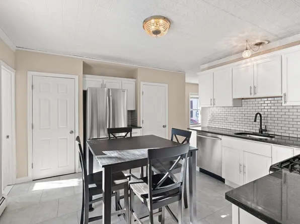 118 W 6th St, Lowell, MA 01850