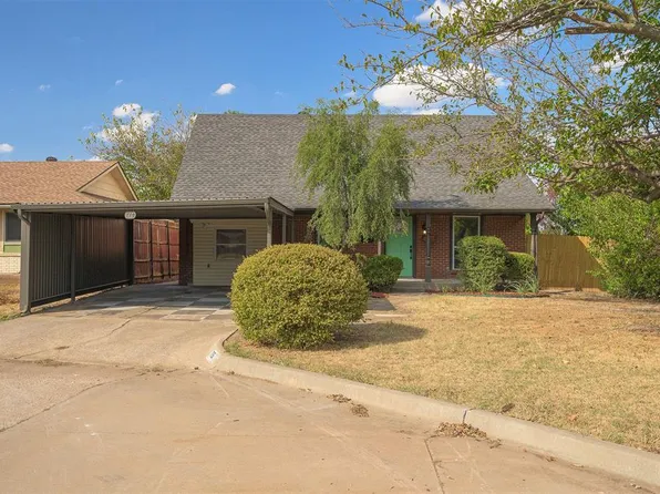 715 Harmon Cir, Moore, OK 73160