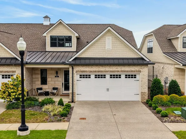 1024 Club View Dr #B301, Gallatin, TN 37066