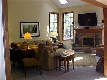 5th image of 381 Britannia Pkwy